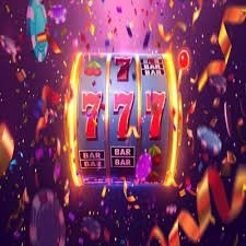 Người chơi tìm kiếm và chọn tựa game slot yêu thích tại mb 99 trên màn hình điện thoại